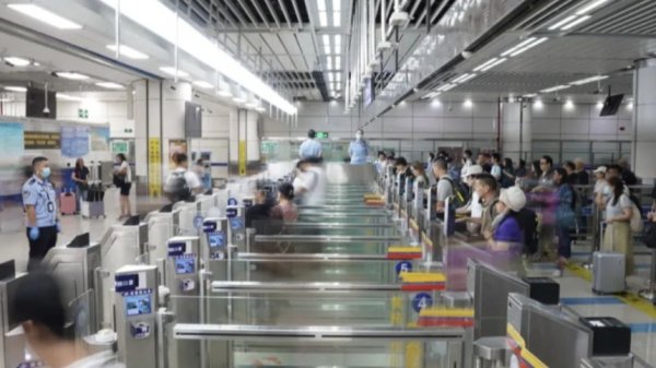 弘大速配 深圳辖区口岸2025年查验出入境人数突破1亿人次