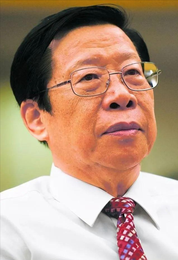 隆源配资 1993年，中央电视台台长杨伟光，擅自在《新闻联播》后插30秒广告