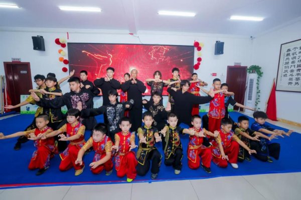 牛人配资 展现“运河上的通州”夏日之美 ，全国“四季村晚”示范展示活动在副中心上演